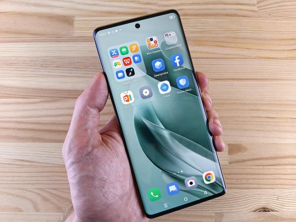 Quels sont les défis de la création d'un jeu de stratégie en temps réel avec des factions asymétriques?